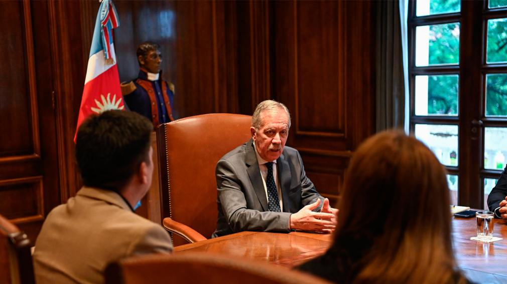 El gobernador Elías Suárez se reunió con la Cámara de Comercio e Industria para fortalecer el sector
