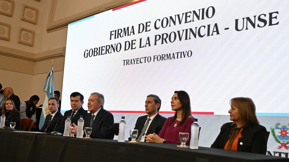 El gobernador Elías Suárez firmó un convenio histórico para la jerarquización y titularización docente en la provincia
